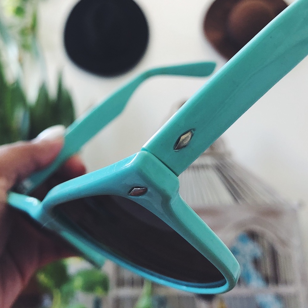 🌿 HP!! Turquoise Thick-Framed Vintage Sunnies🌿 - Picture 4 of 8